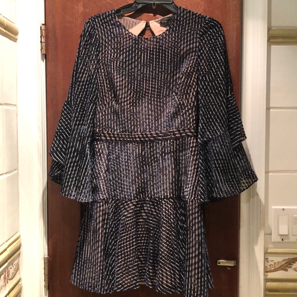 BCBG BACKLESS DRESS - Picture 4 of 9